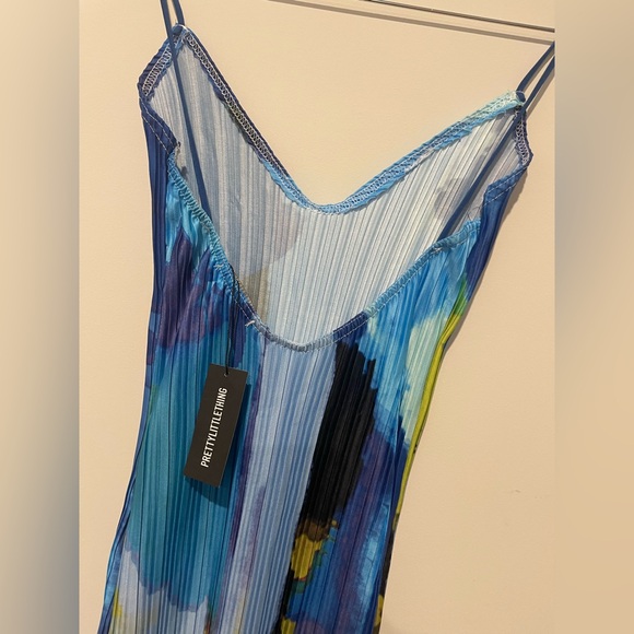 PrettyLittleThing Blue and White Bodycon Maxi Dress - Picture 10 of 11